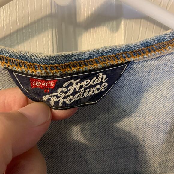 Vintage Levi's Women's Fresh Produce Denim Vest Size L Floral Embroidery Boho - Picture 13 of 13